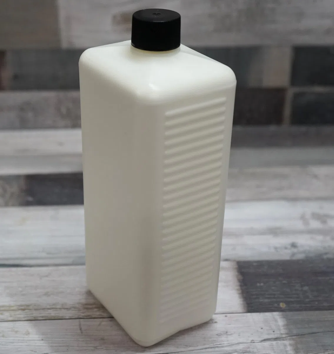 Latex-24 Flüssiglatex Dickflüssig, 1 Liter, Low-Ammoniak, Naturfarbe, für Abformungen, Formenbau, Textil-Beschichtungen, Filzen, ABS, LARP, Gummi, Semi-Transparent