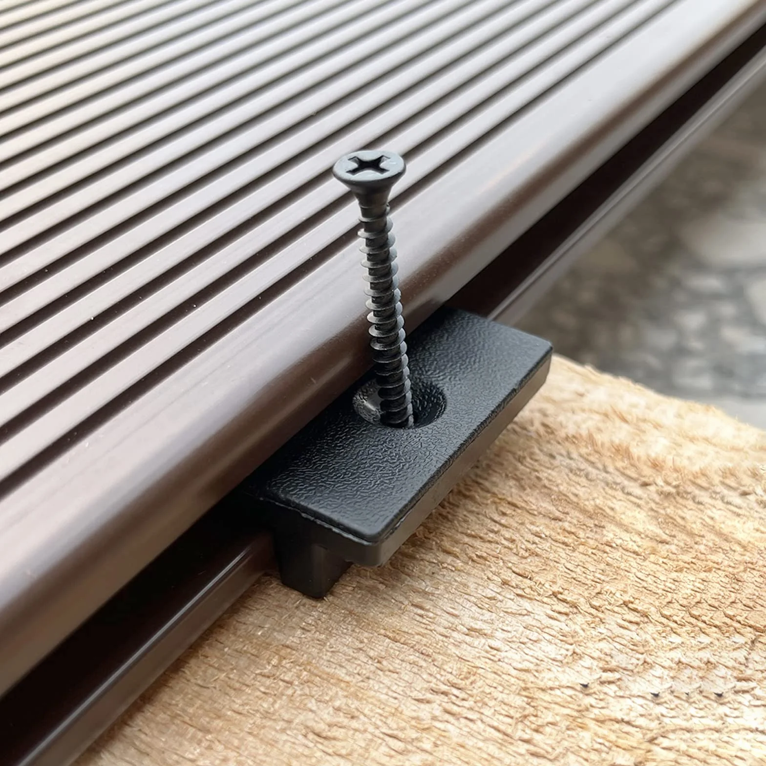 100 Stück WPC Clips, Versteckte Terrassendielen Befestigung Board Clips, 6 mm Terrassenclips Kunststoff für WPC Terrassendielen/BPC Dielen, Schwarz T Clip mit Schwarz Schrauben