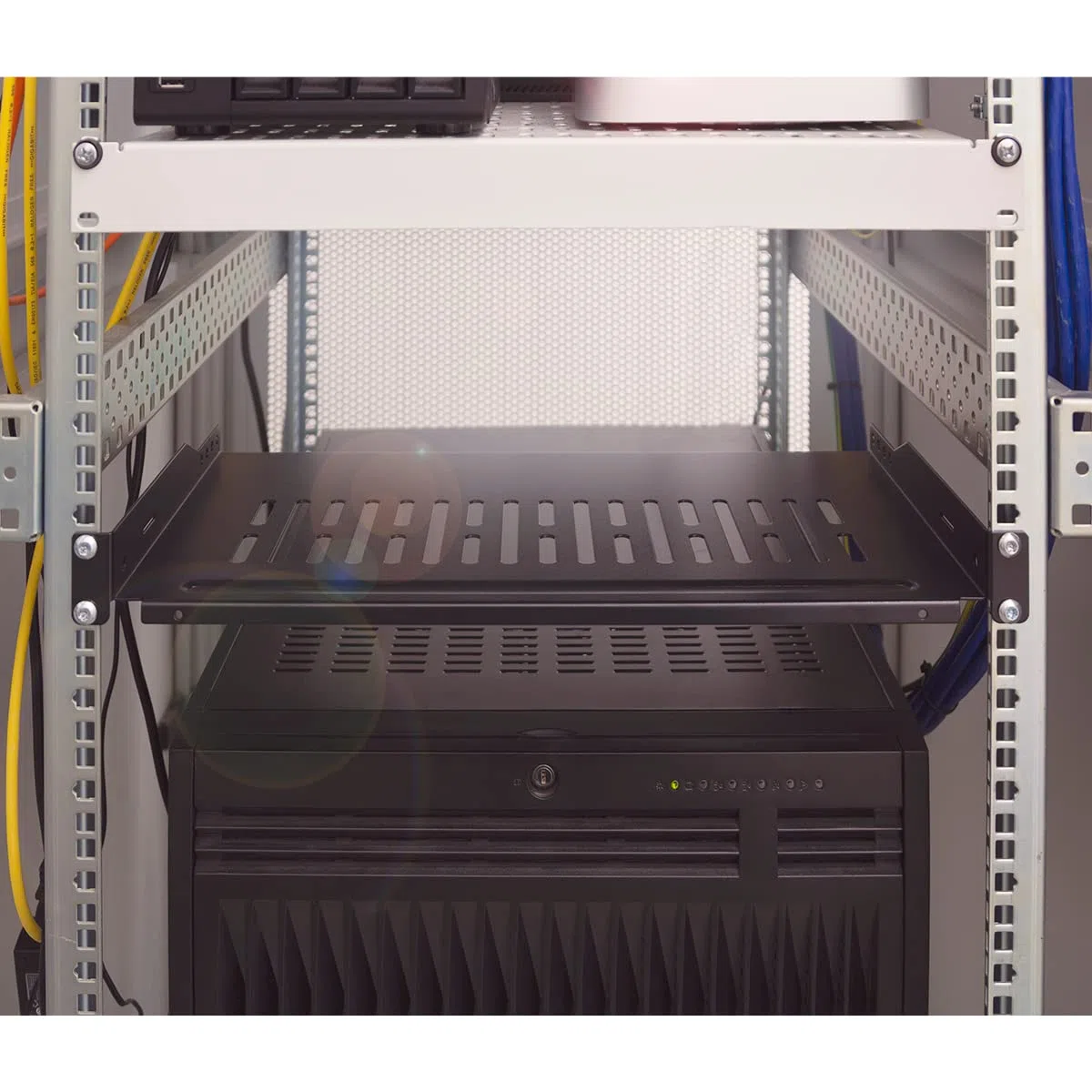 LogiLink SF1C35B - 19" Einschubfach (1 HE) für Stand-, Serverschränke mit Mind. 350mm Tiefe, max. 10kg Tragkraft, Schwarz