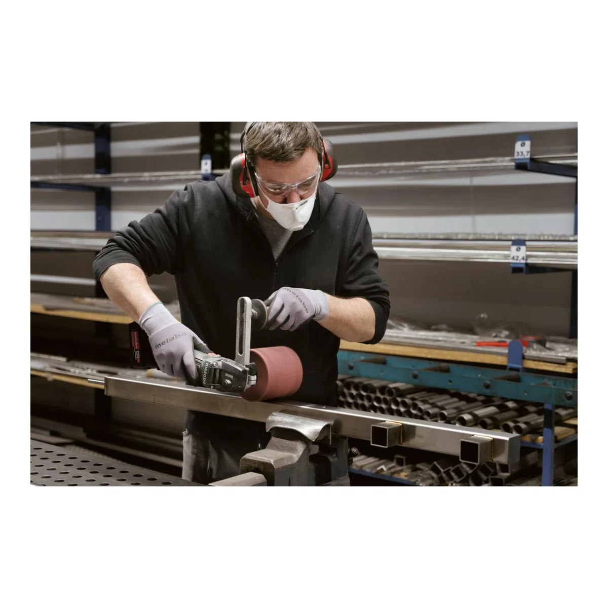 Metabo Akku-Satiniermaschine S 18 LTX 115 (600154850) 18V ; Karton, Akkuspannung: 18 V, Leerlaufdrehzahl: 3000 /min, Spindelgewinde: M 14