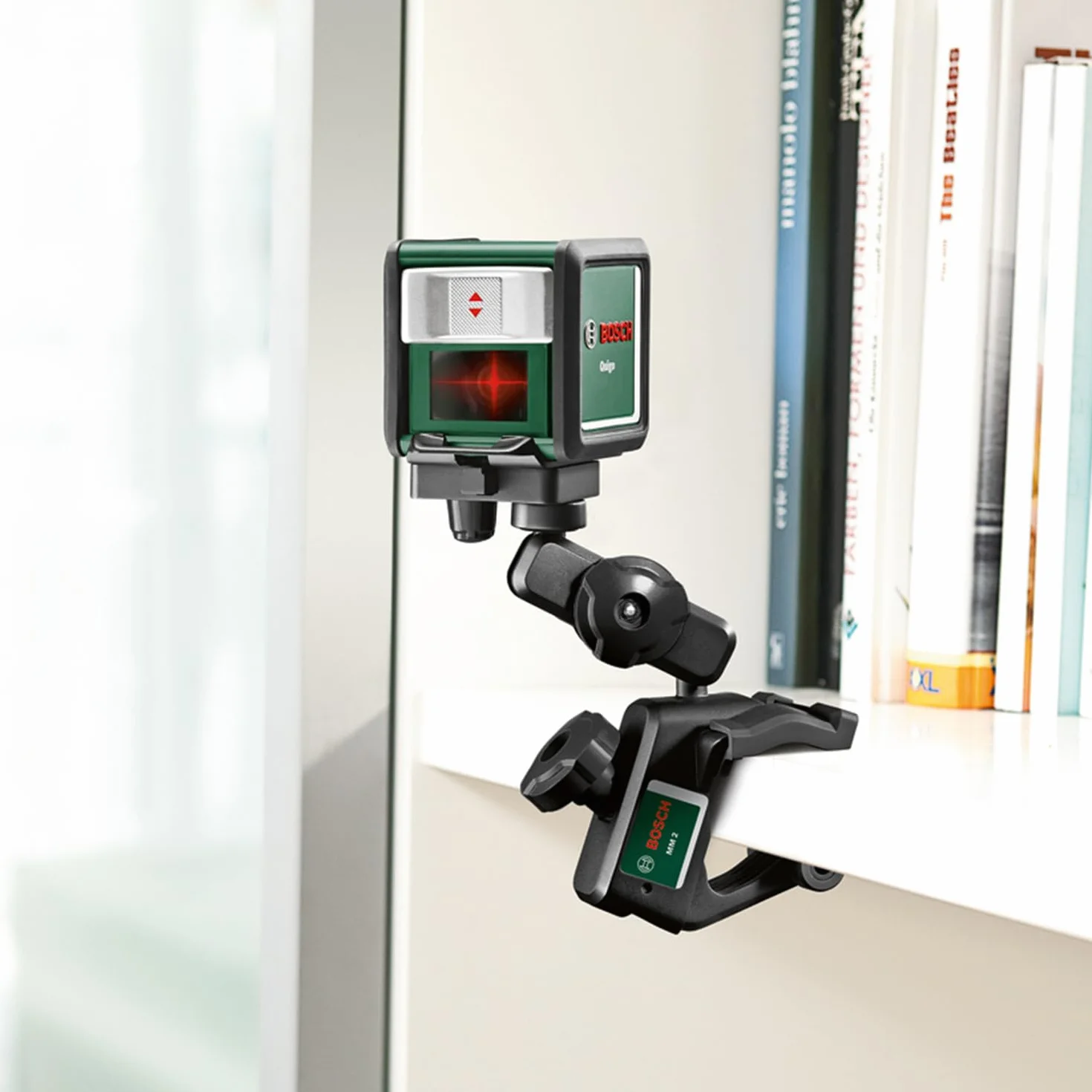 Bosch Universalklemme MM 2 (mit Klemmbereich 10-60 mm und Höhenverstellung 40-95 mm für schnelle und flexible Positionierung von Kreuzlinienlasern, im Karton)